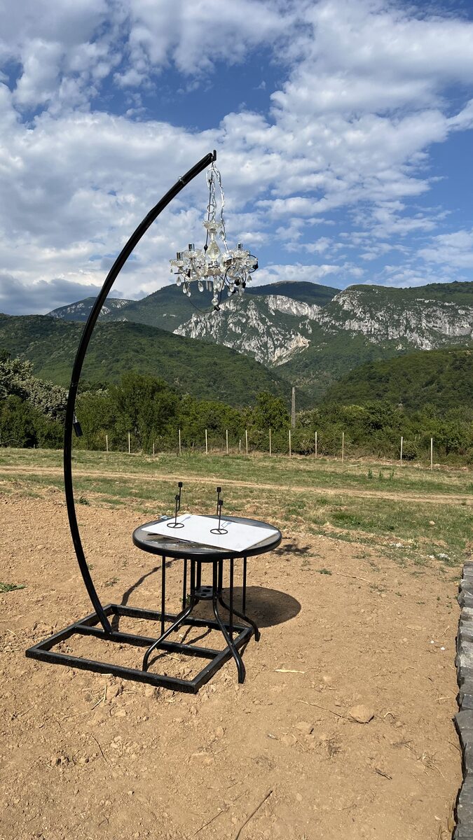 Candelabru pe camp